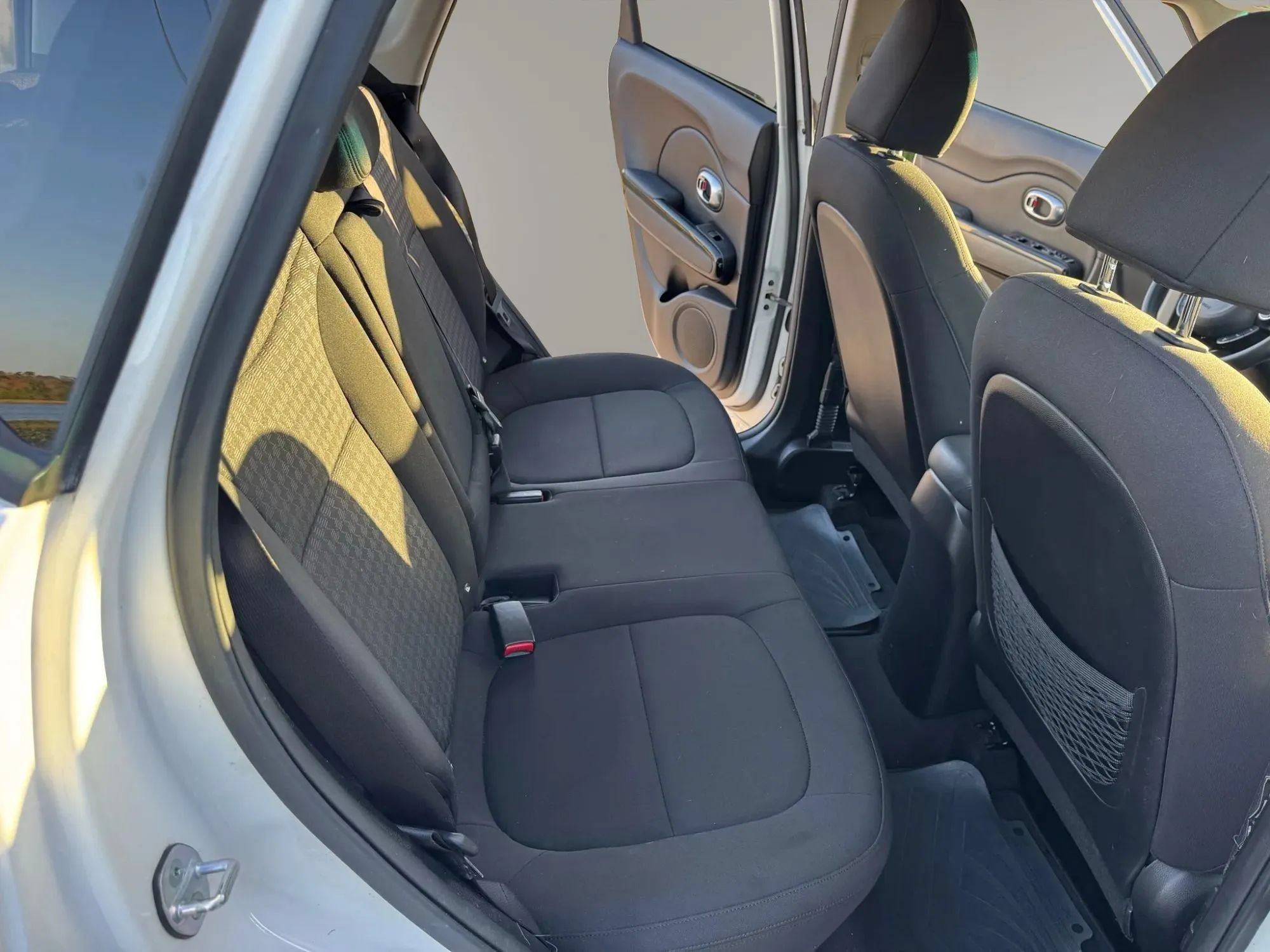Used 2014 Kia Soul ! FWD image 12