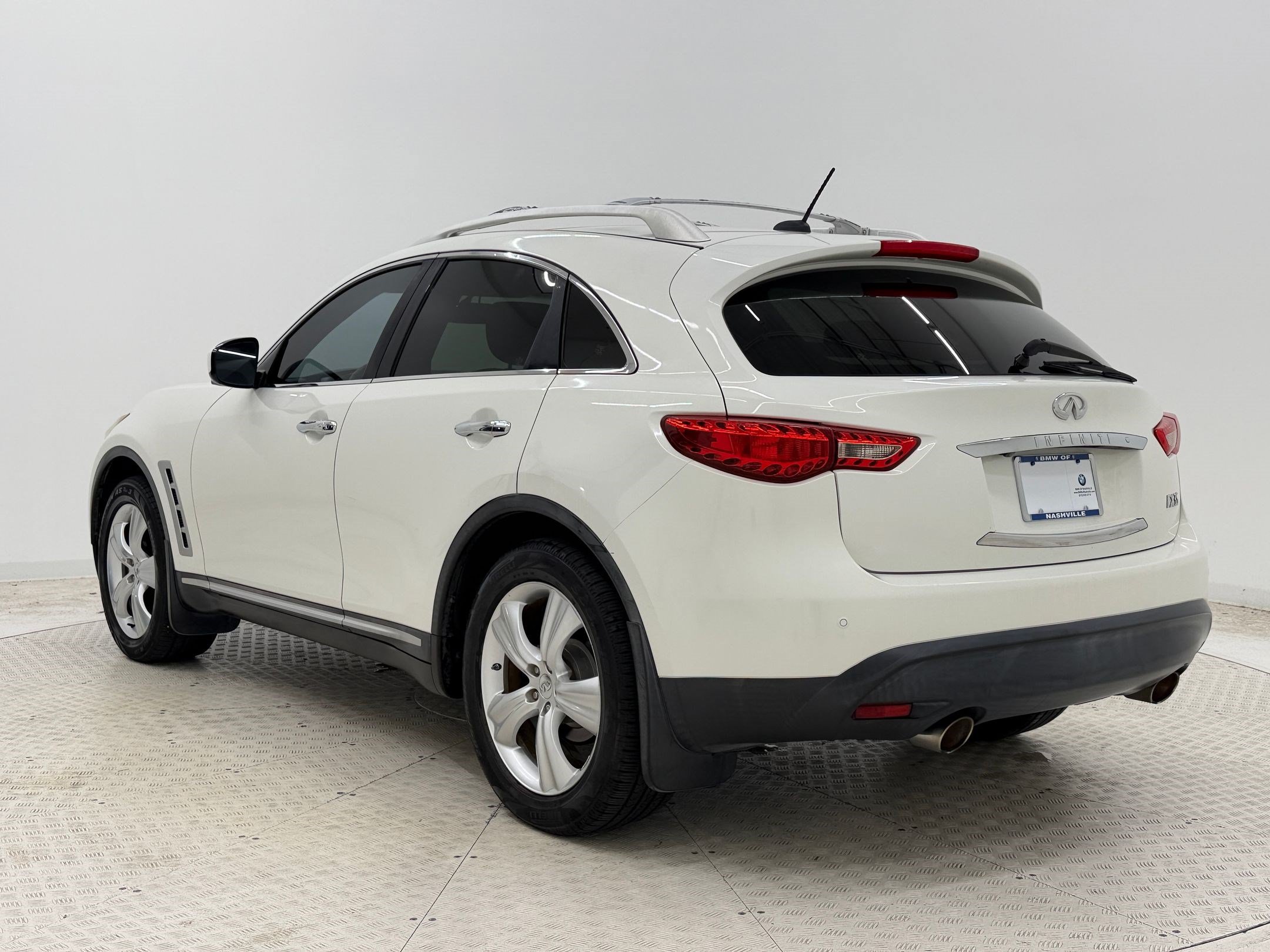Used 2011 INFINITI FX35 AWD w/ Premium Pkg image 3