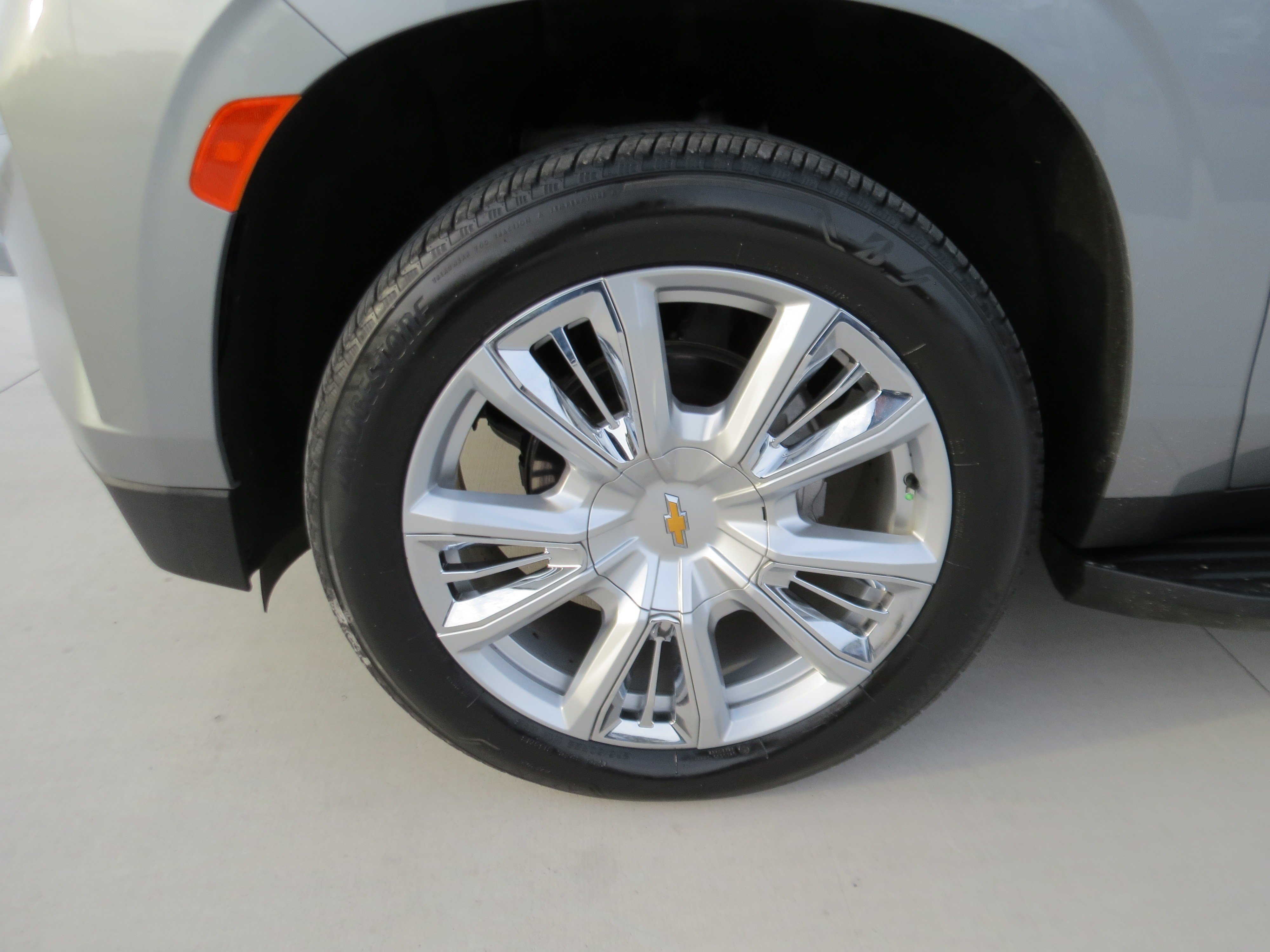 Used 2023 Chevrolet Suburban High Country RWD image 9