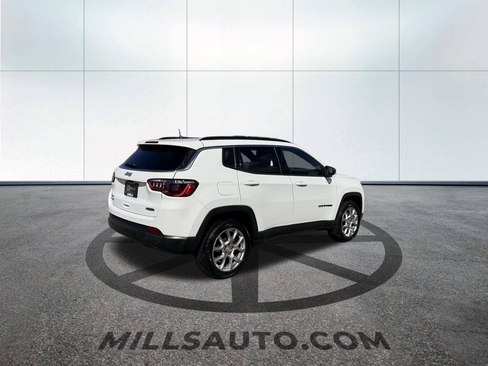 Used 2024 Jeep Compass Latitude image 6