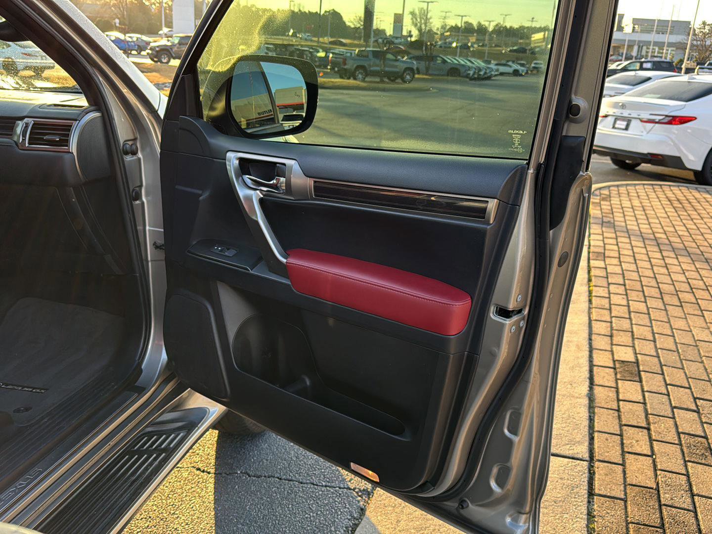 Used 2022 Lexus GX 460 Premium w/ Premium Package image 12