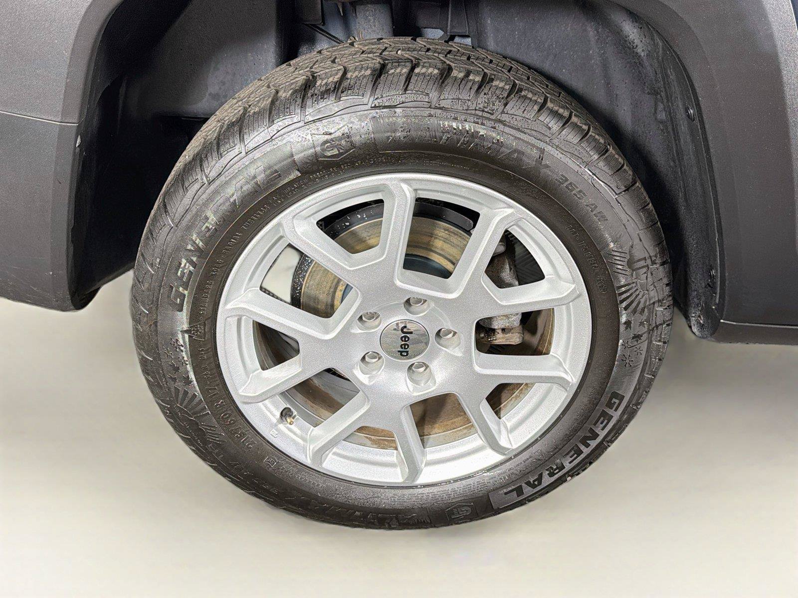 Used 2022 Jeep Renegade Latitude AWD/4WD image 33
