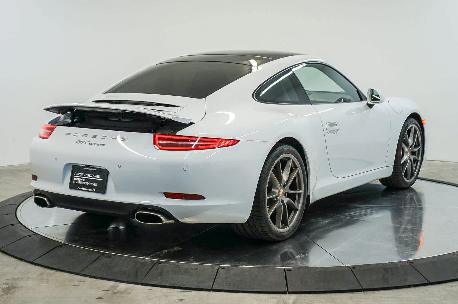 Certified 2016 Porsche 911 Carrera RWD image 9