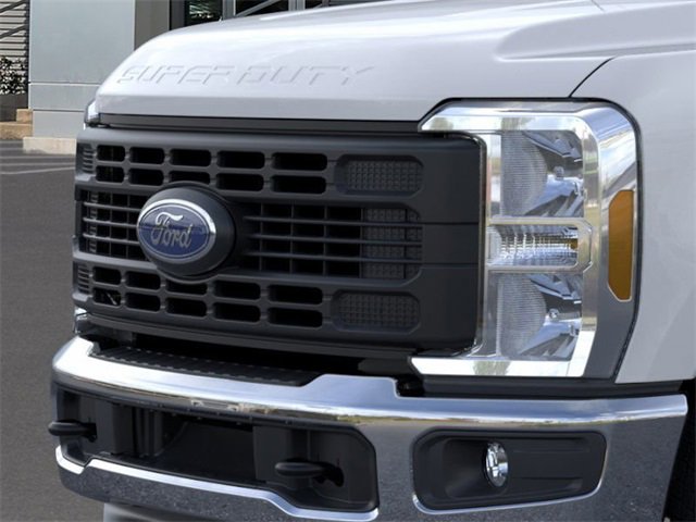 New 2026 Ford F250 XL w/ XL Chrome Package image 17