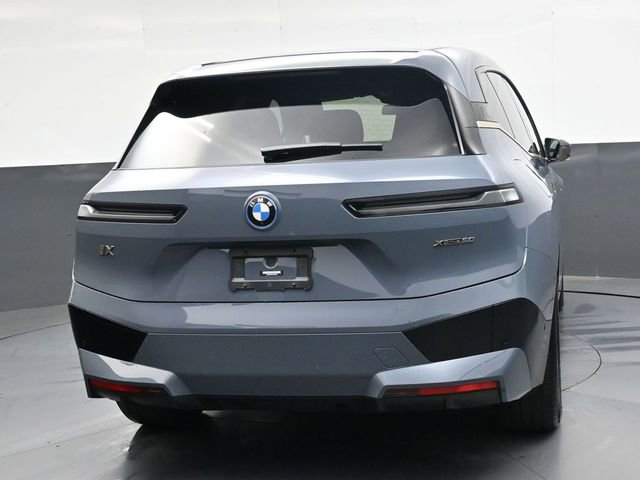 Used 2023 BMW iX xDrive50 w/ Premium Package AWD/4WD image 4