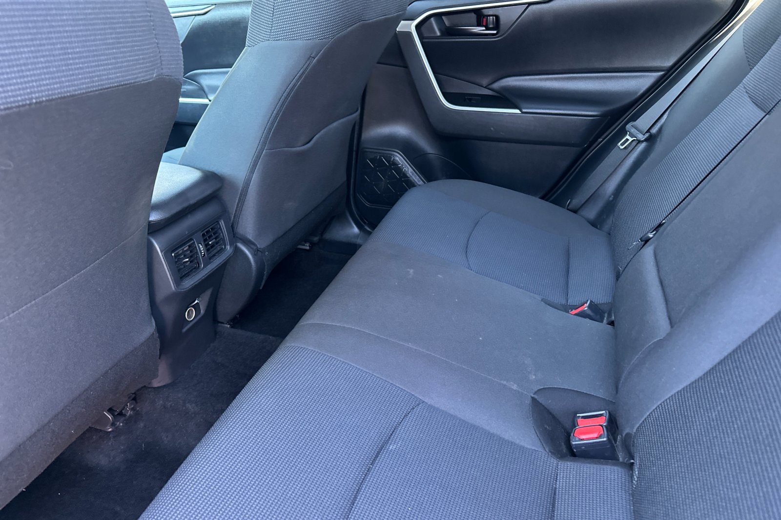 Used 2023 Toyota RAV4 LE image 12