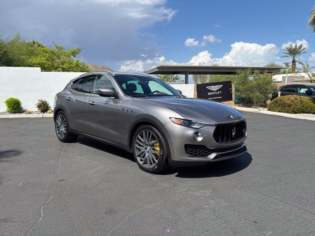 Used 2017 Maserati Levante AWD/4WD image 3
