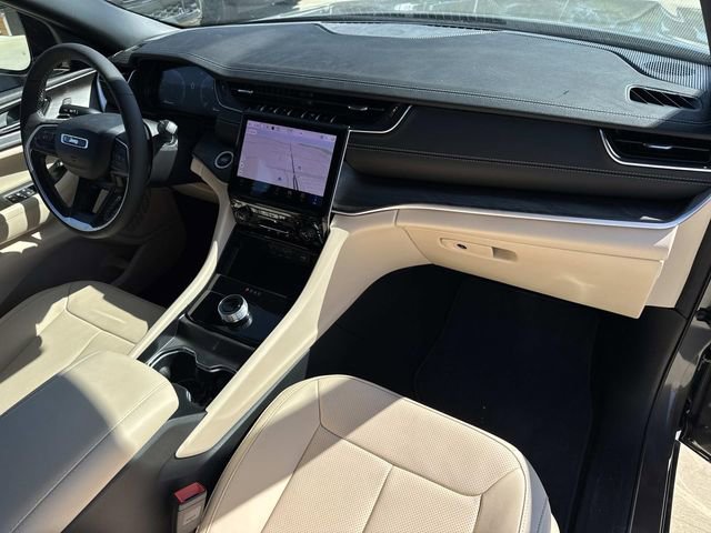 New 2025 Jeep Grand Cherokee L Limited w/ Luxury Tech Group II RWD image 17