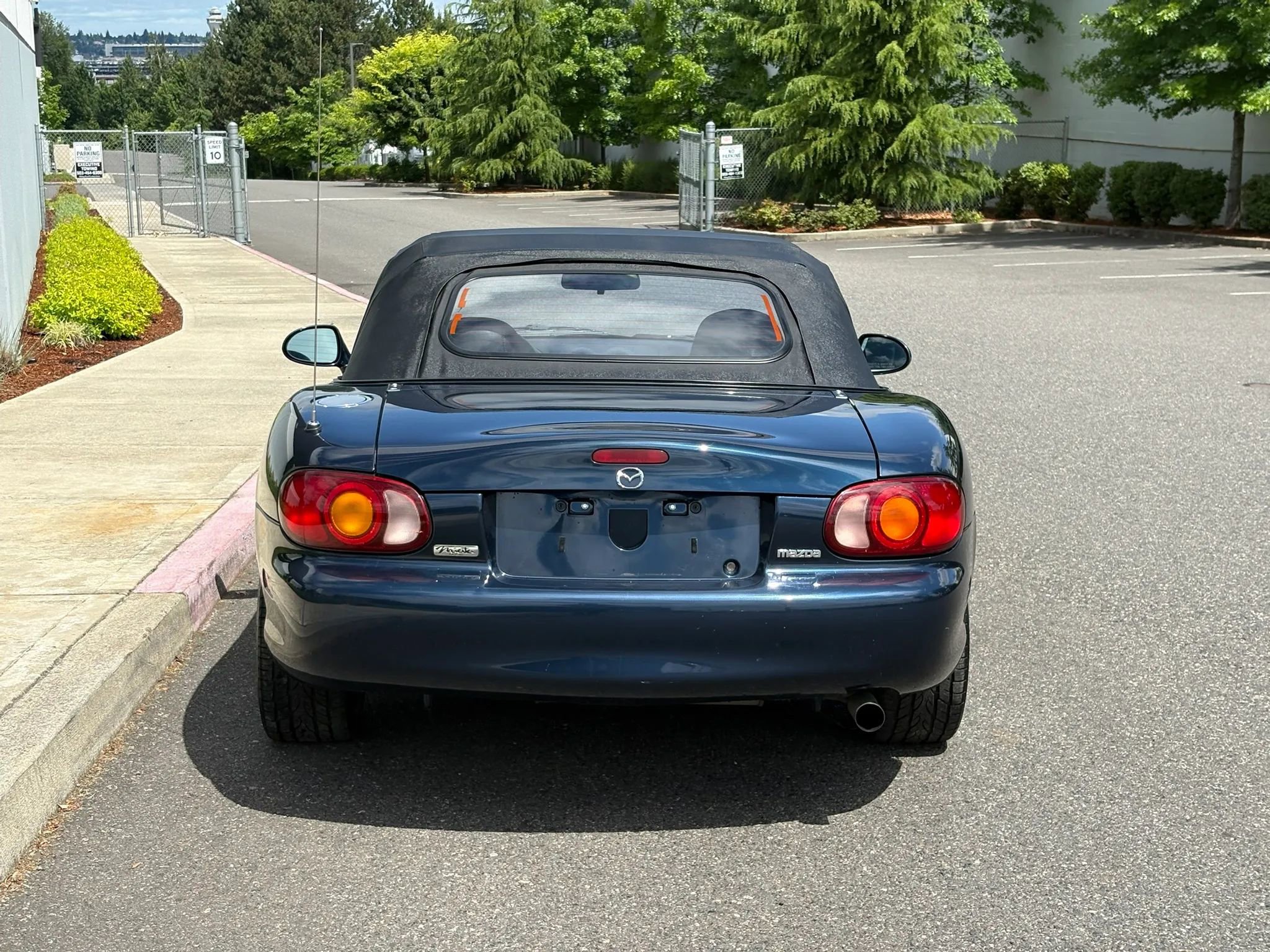 Used 1999 MAZDA MX-5 Miata 10th Anniversary Edition RWD image 5