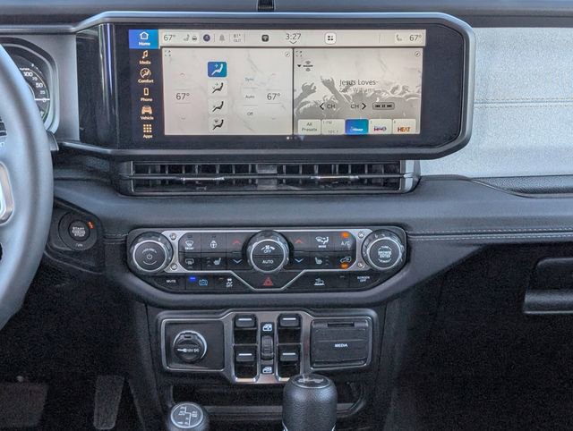 Used 2025 Jeep Wrangler Unlimited Sahara AWD/4WD image 15