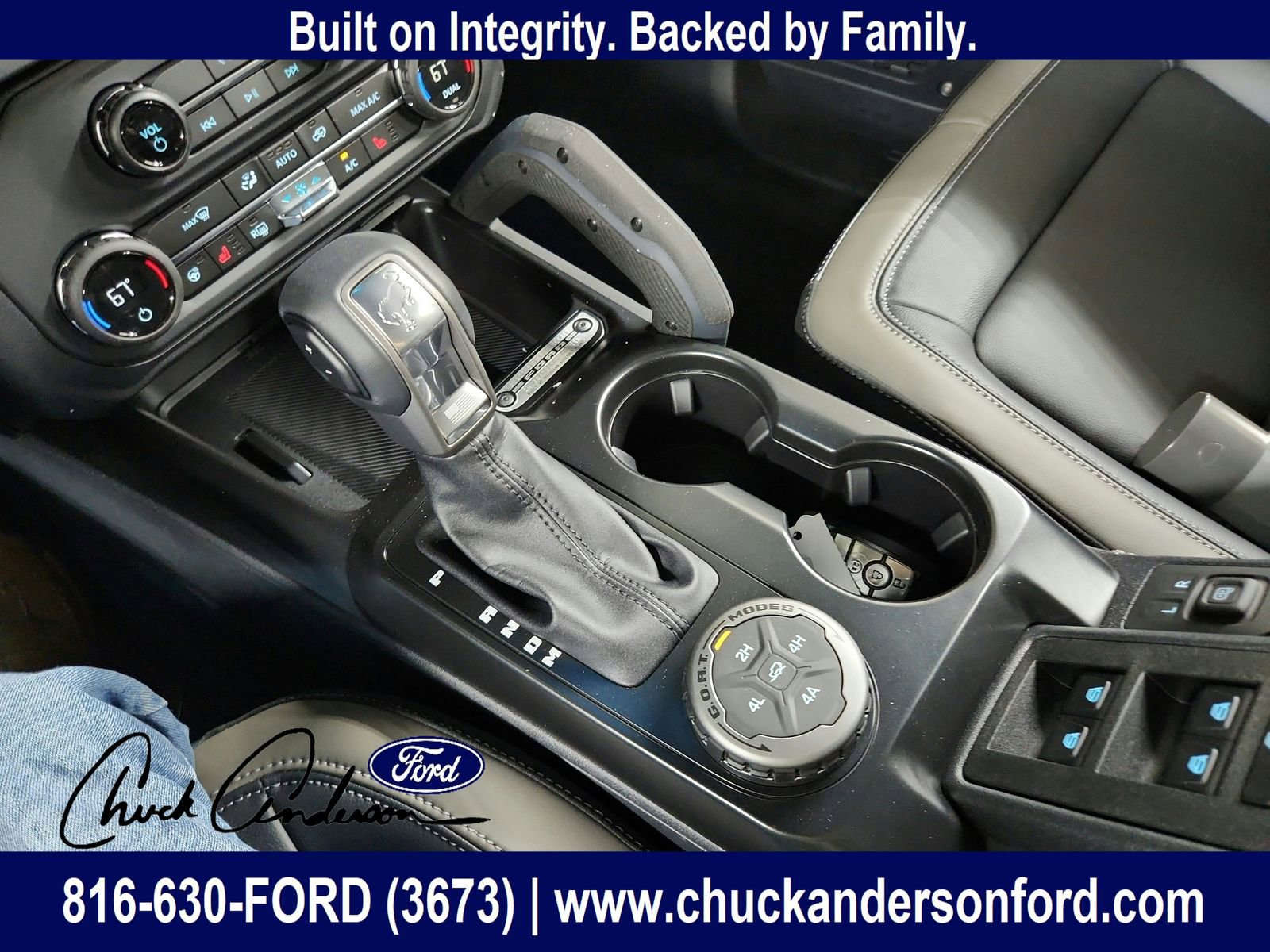 New 2025 Ford Bronco Outer Banks w/ Sasquatch Package image 19