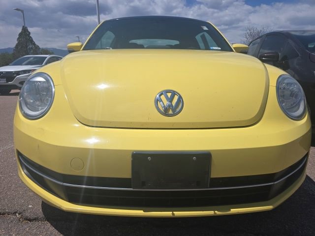 Used 2013 Volkswagen Beetle TDI FWD image 2