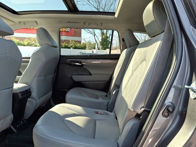 Certified 2021 Toyota Highlander Platinum image 10