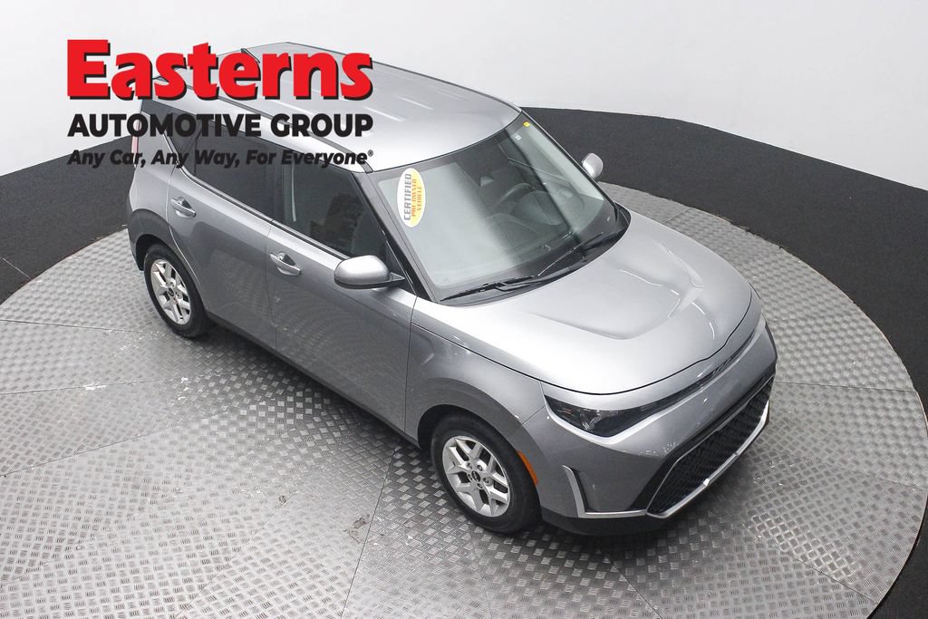 Used 2023 Kia Soul LX w/ Option Group 015 FWD image 3