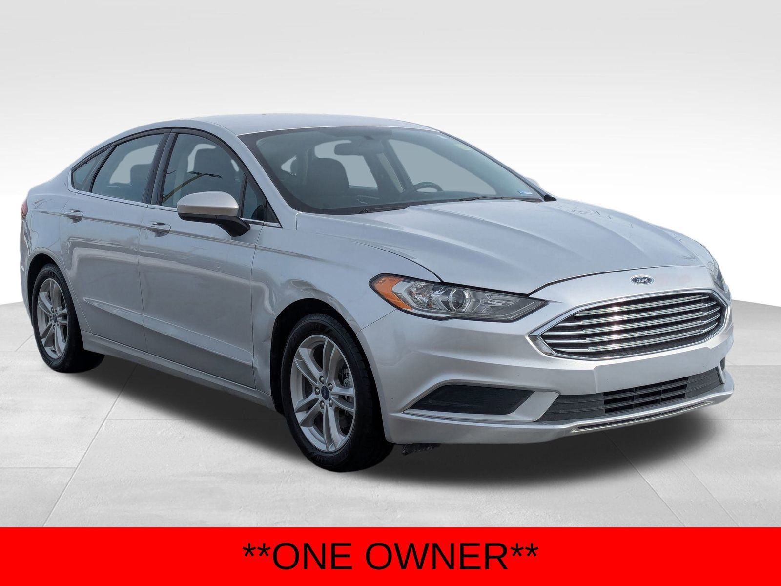 Used 2018 Ford Fusion SE w/ Fusion SE Technology Package image 4
