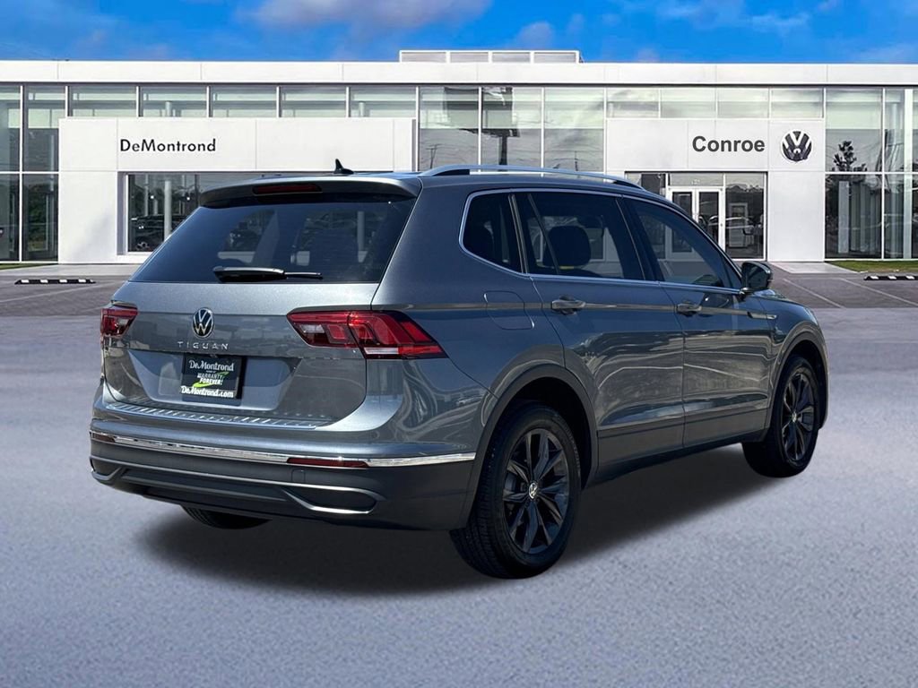 Used 2024 Volkswagen Tiguan SE w/ Panoramic Sunroof Package FWD image 5
