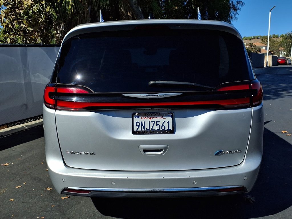Used 2024 Chrysler Pacifica Limited FWD image 6