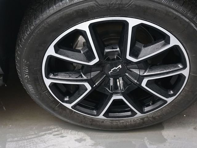 Used 2024 Chevrolet Suburban RST w/ Luxury Package image 32