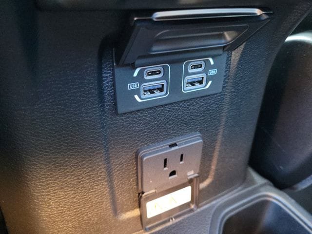 Used 2023 Jeep Gladiator Rubicon w/ LED Lighting Group AWD/4WD image 9