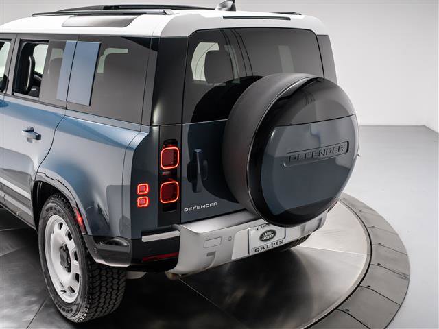 Used 2025 Land Rover Defender 110 S image 32