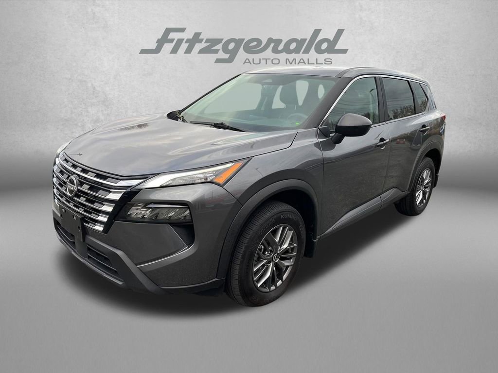 Used 2025 Nissan Rogue S image 2