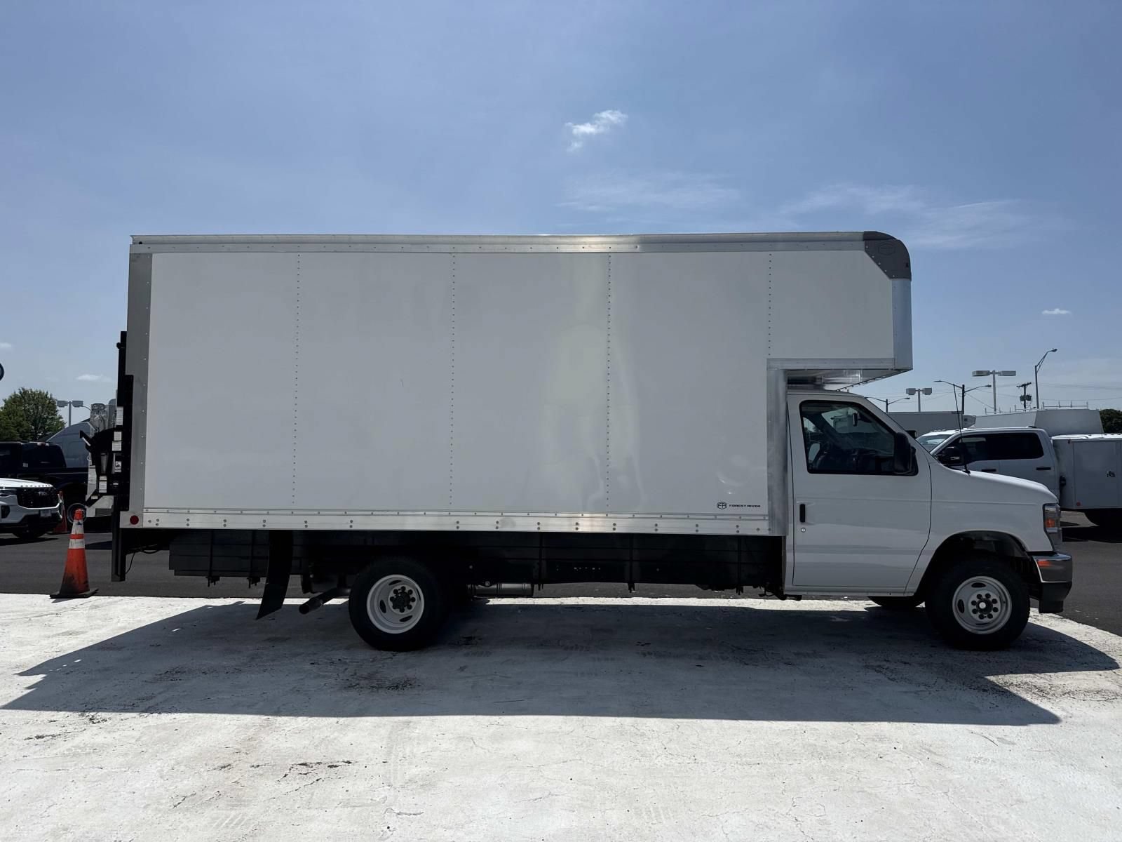 New 2027 Ford E-450 and Econoline 450 Super Duty w/ Power Equipment Group RWD image 2