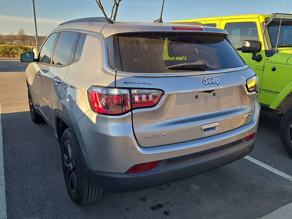 Used 2022 Jeep Compass Latitude w/ Convenience Group AWD/4WD image 2