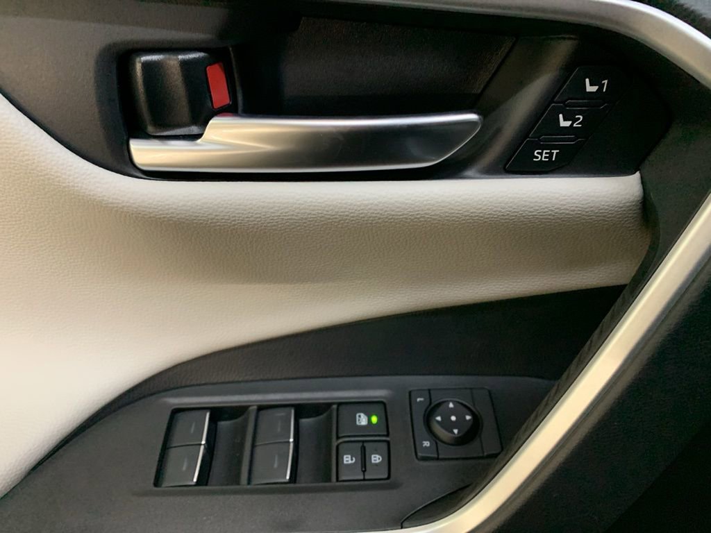 New 2025 Toyota RAV4 Limited image 12