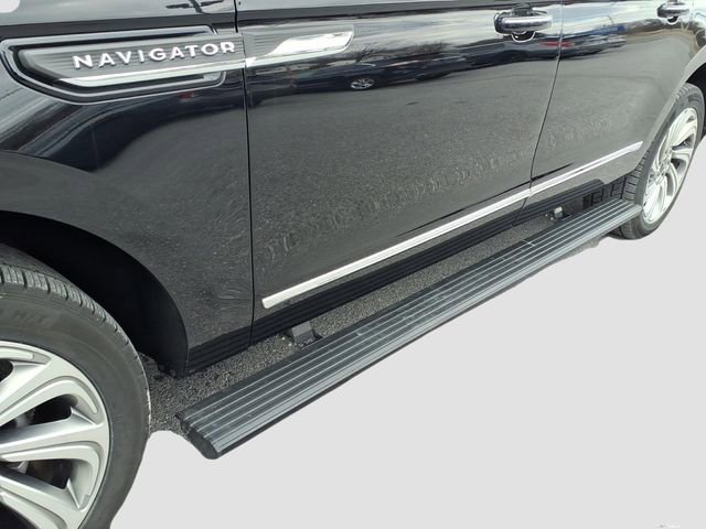 Used 2022 Lincoln Navigator L Reserve AWD/4WD image 11