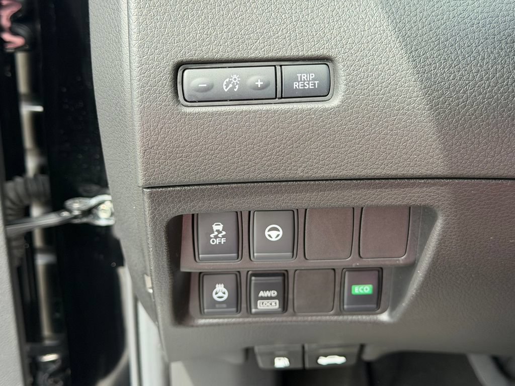Used 2019 Nissan Rogue Sport SV w/ Technology Package AWD/4WD image 35