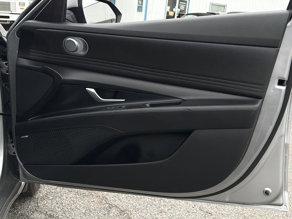 Used 2023 Hyundai Elantra Limited FWD image 7