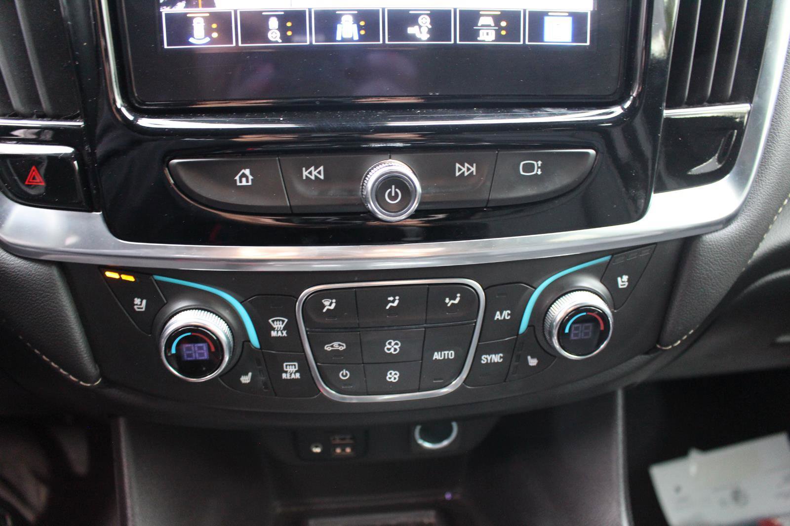 Used 2023 Chevrolet Traverse Premier w/ Redline Edition image 22