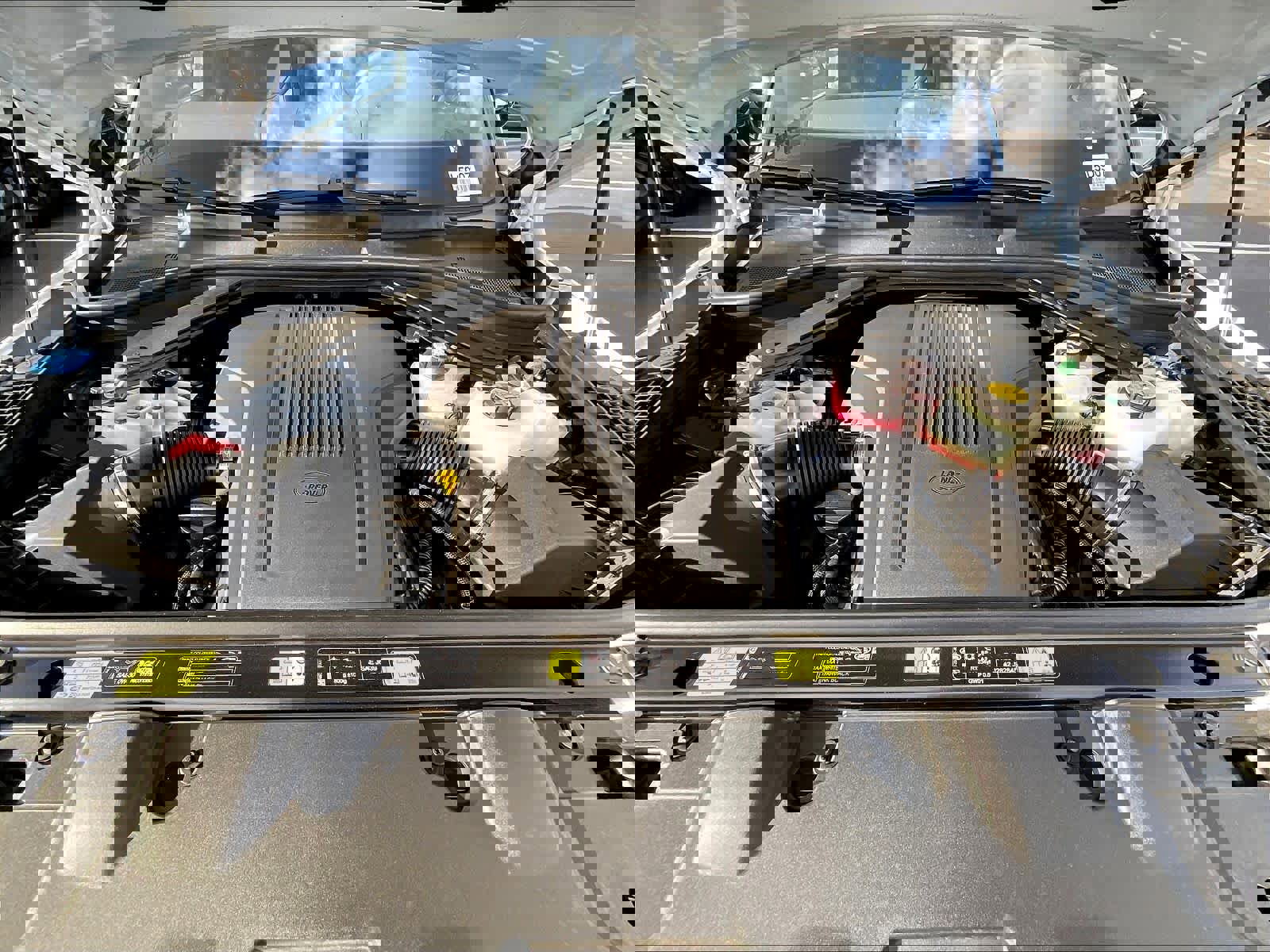 New 2025 Land Rover Range Rover SE image 13