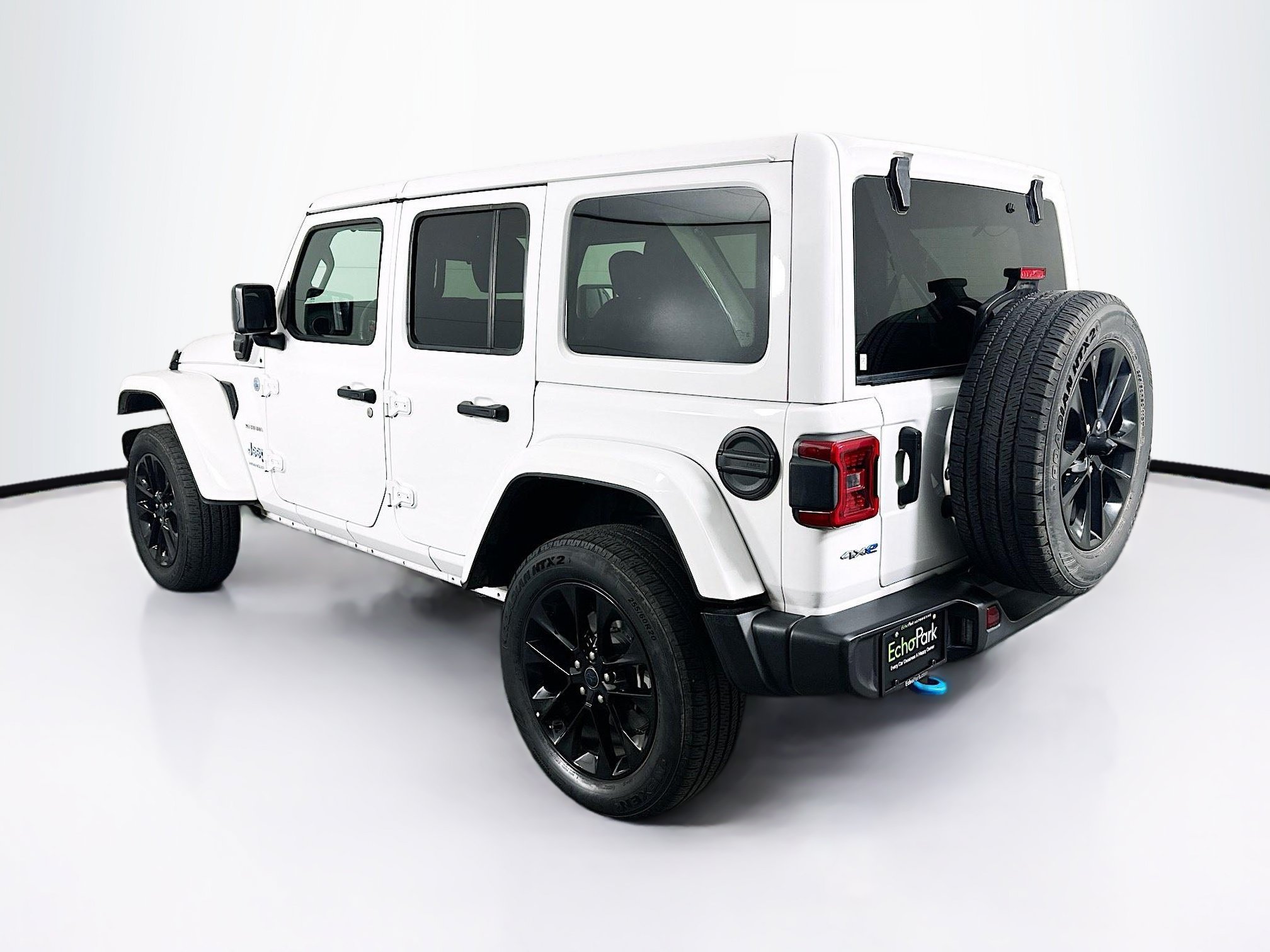 Used 2024 Jeep Wrangler Unlimited Sahara AWD/4WD image 5