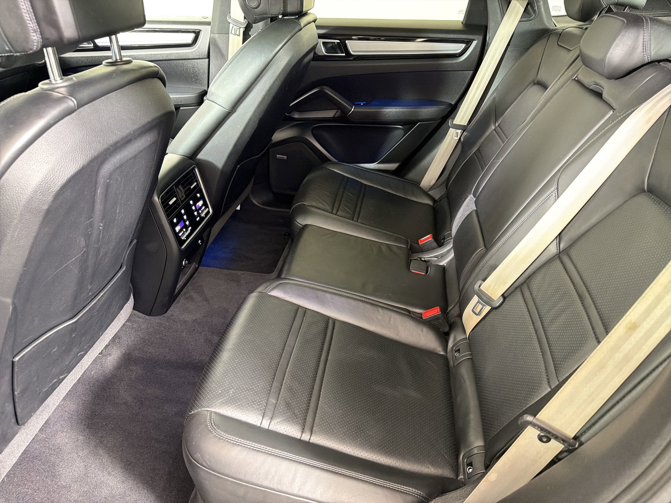 Certified 2023 Porsche Cayenne Platinum Edition AWD/4WD image 17
