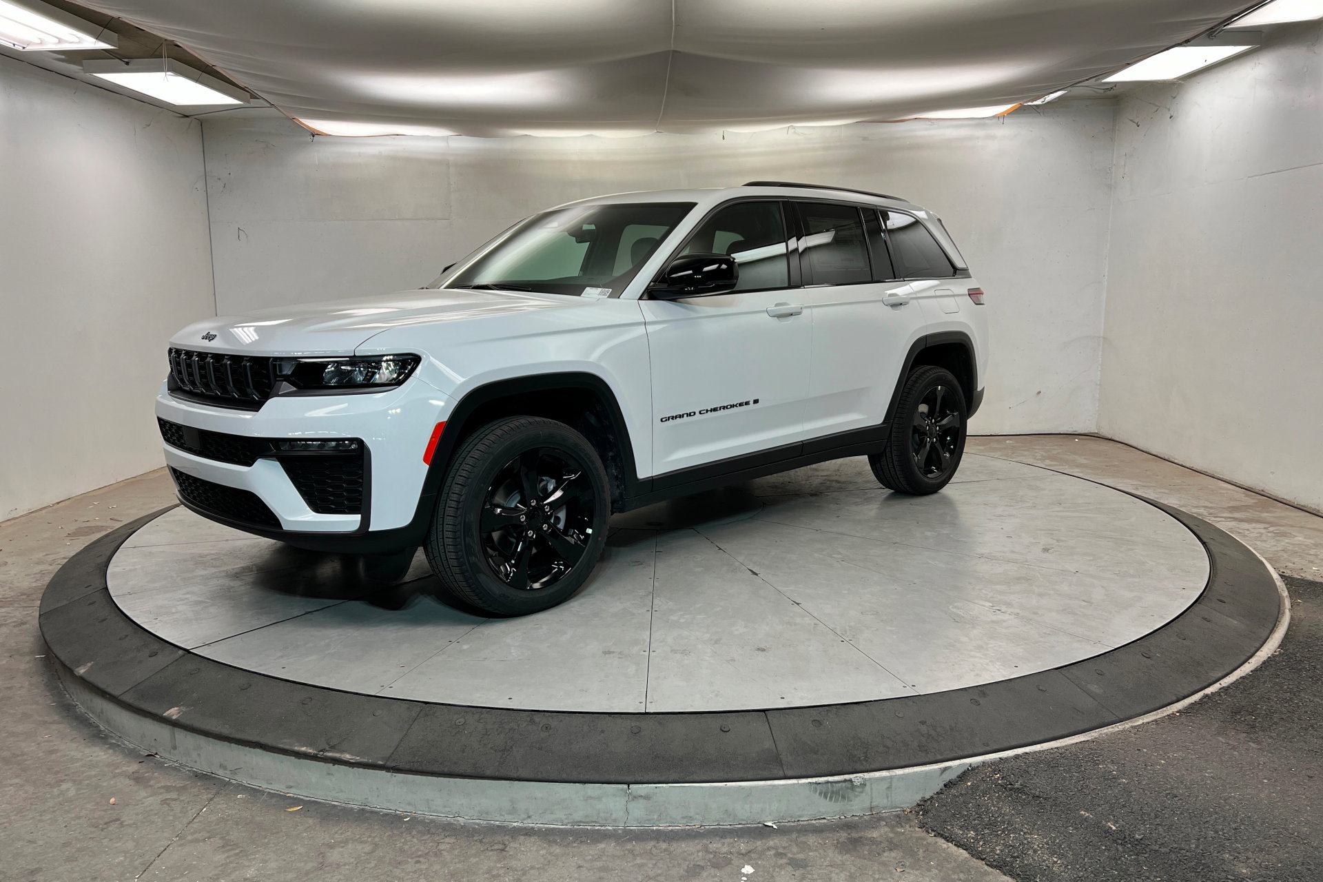 New 2026 Jeep Grand Cherokee Limited w/ Limited Altitude Package