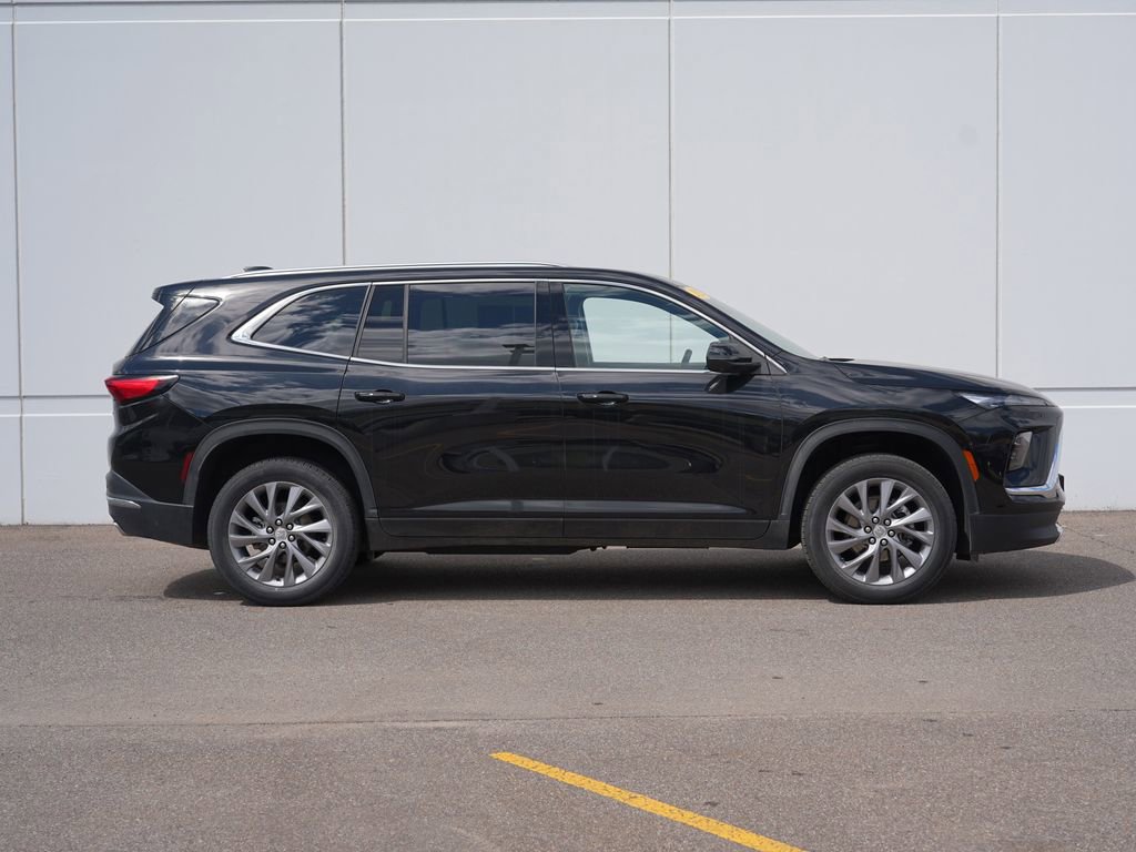 Used 2025 Buick Enclave Preferred AWD/4WD image 2