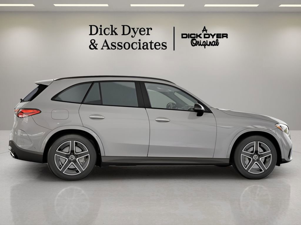 Used 2025 Mercedes-Benz GLC 300 image 6