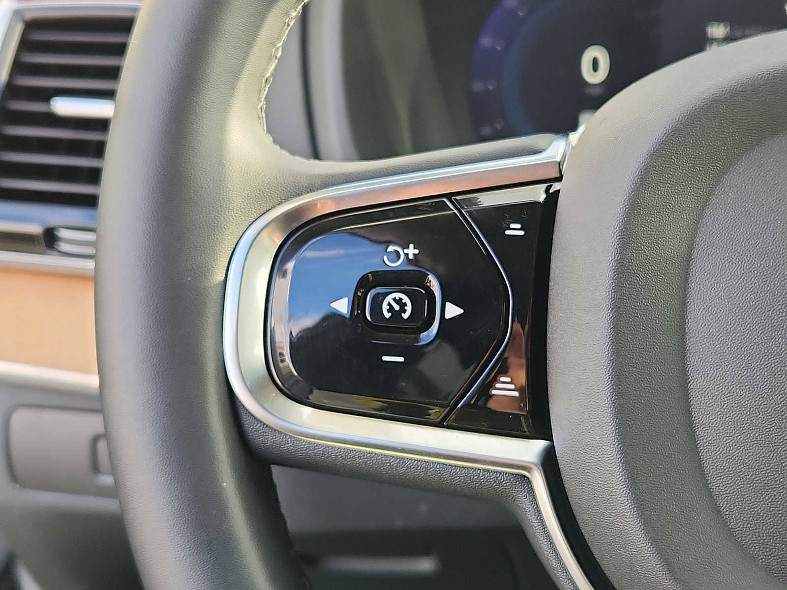 Certified 2024 Volvo XC90 T8 Plus image 20