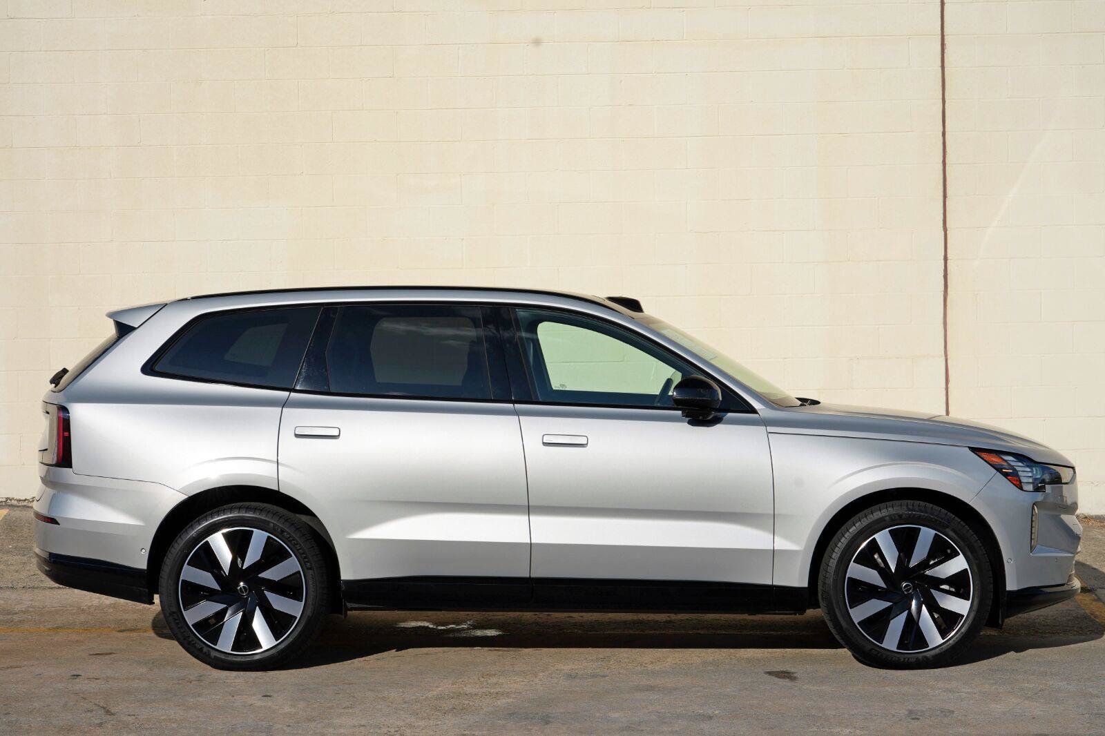 Used 2025 Volvo EX90 Ultra AWD/4WD image 51