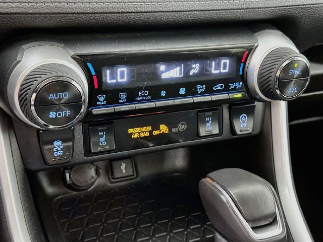 Used 2021 Toyota RAV4 XLE Premium AWD/4WD image 19