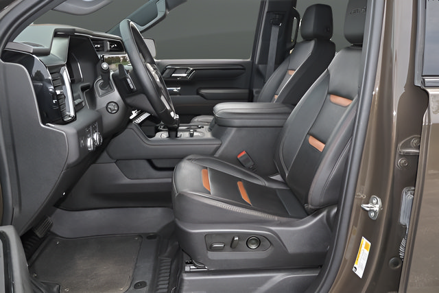 Used 2023 GMC Sierra 1500 AT4 w/ Technology Package AWD/4WD image 17