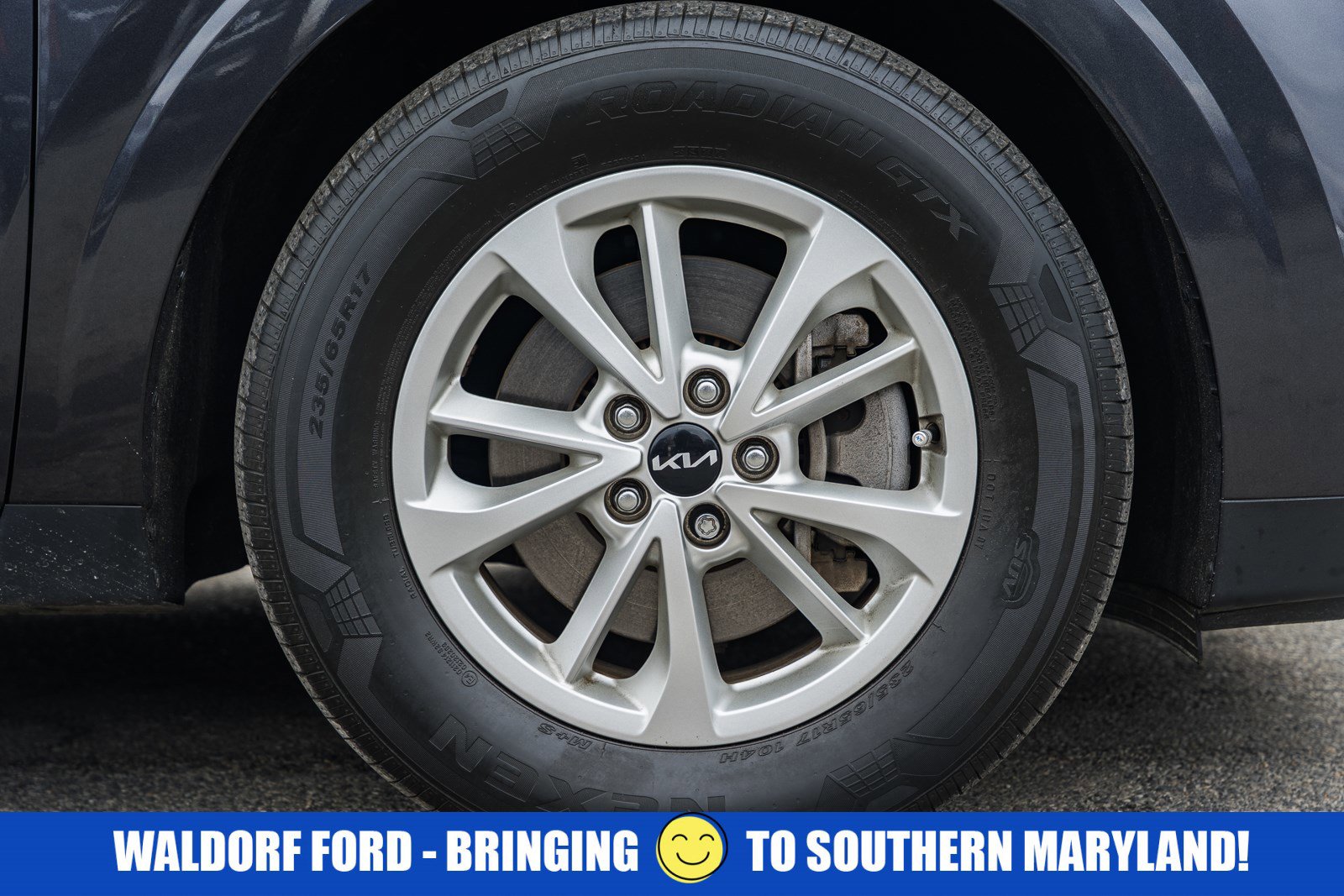 Used 2023 Kia Carnival LX image 14