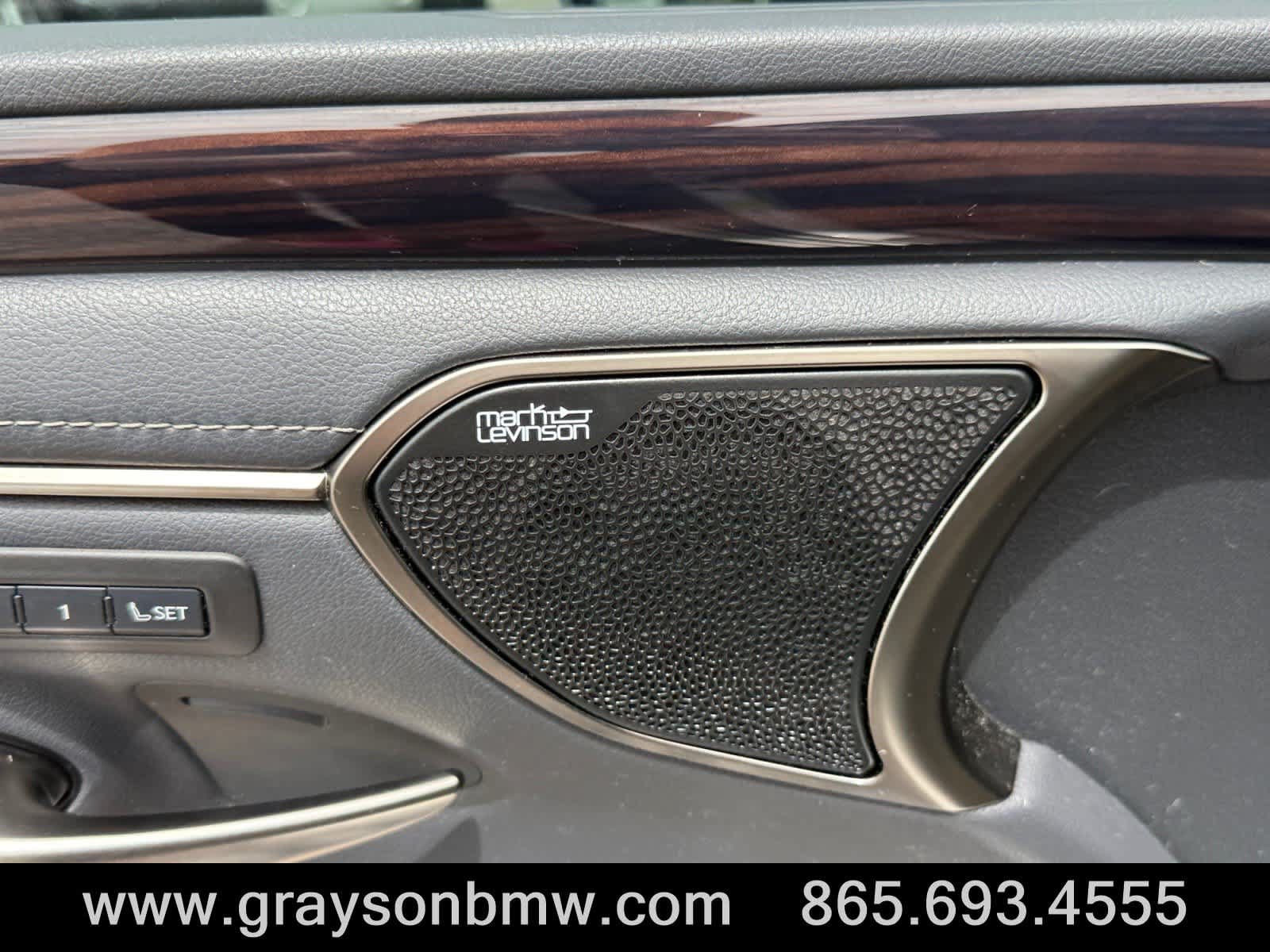 Used 2020 Lexus ES 300h Ultra Luxury w/ Accessory Package 2 FWD image 16