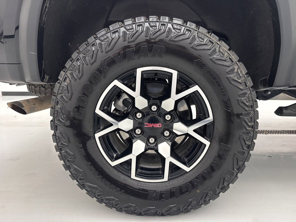 New 2025 GMC Canyon AT4 w/ AT4X Package image 8