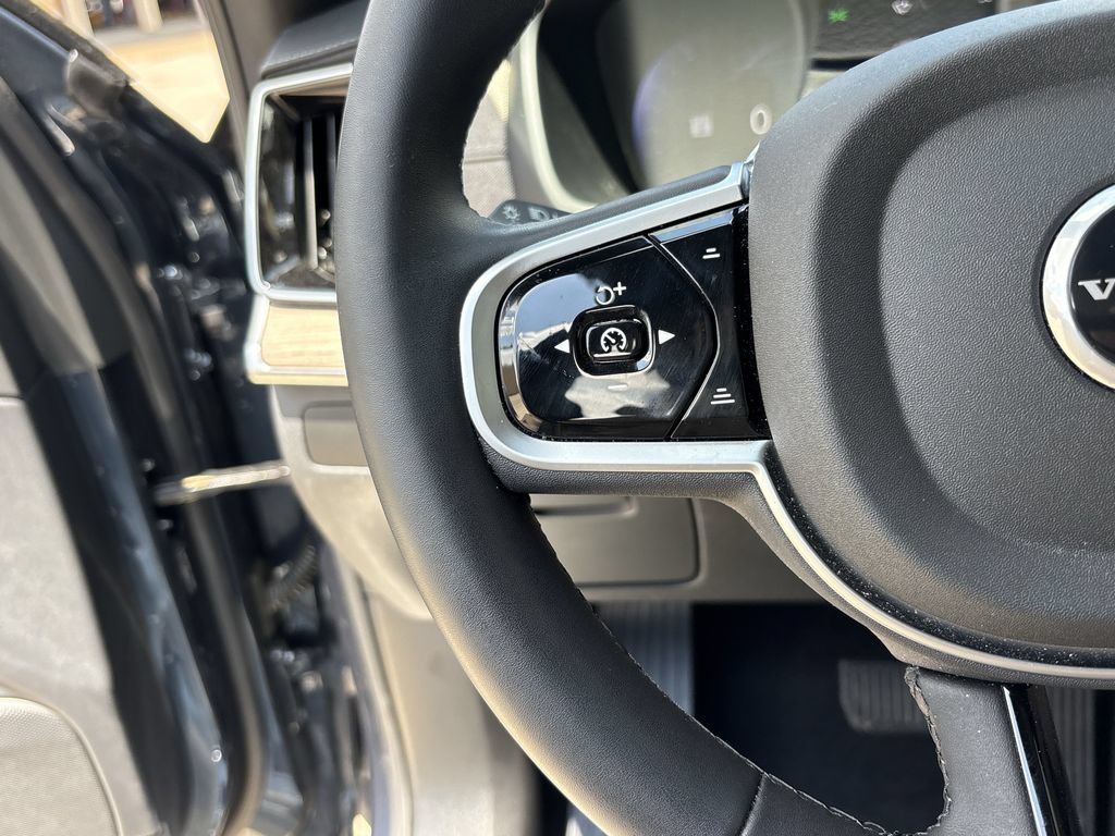 Used 2026 Volvo XC90 B5 Plus w/ Protection Package Premier AWD/4WD image 16