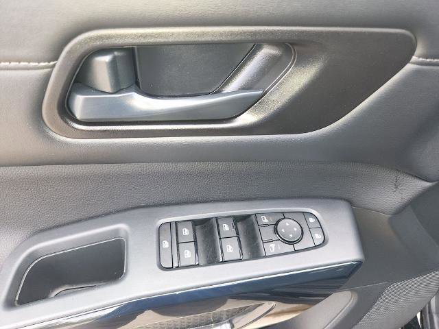 Certified 2025 Nissan Pathfinder S FWD image 29