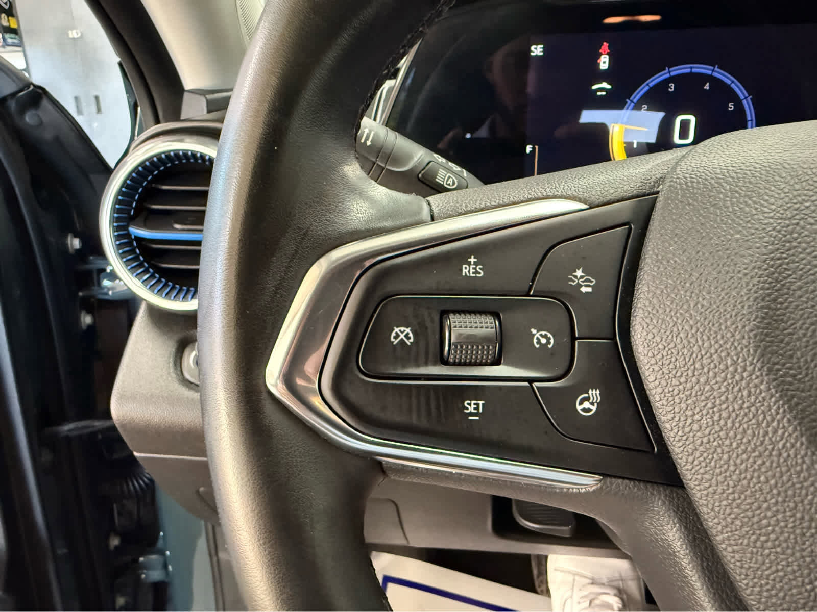 Used 2025 Chevrolet Trax LT w/ Driver Confidence Package image 12