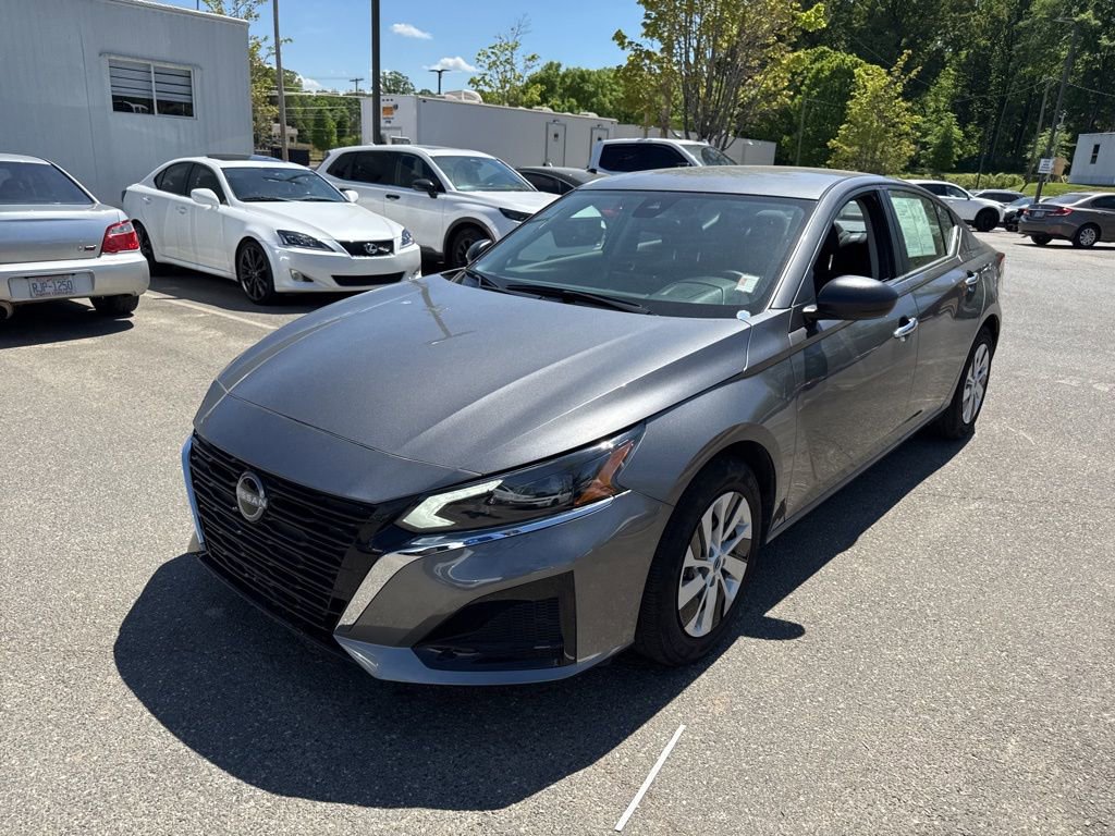 Used 2025 Nissan Altima 2.5 S image 3