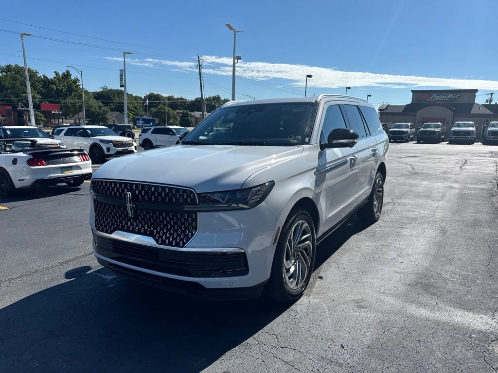 Used 2026 Lincoln Navigator Reserve AWD/4WD image 1
